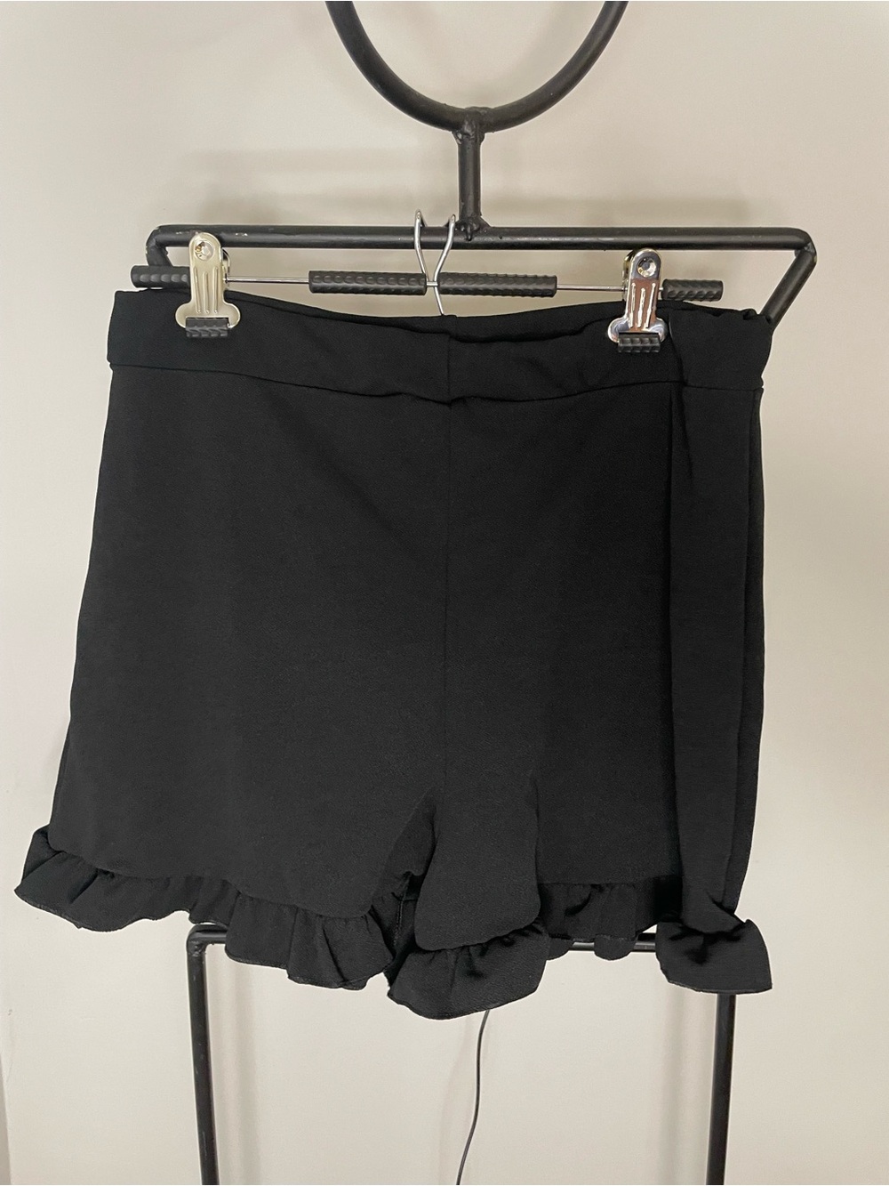 PrettyLittleThing Black Ruffle-Hem Skort